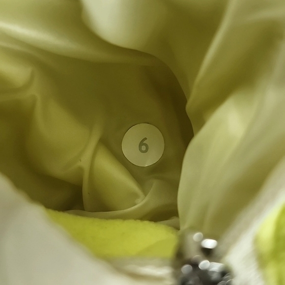 Lululemon Run Bundle Up Down Jacket Hooded Clarity Yellow Polar Cream Size 6 - Picture 13 of 16